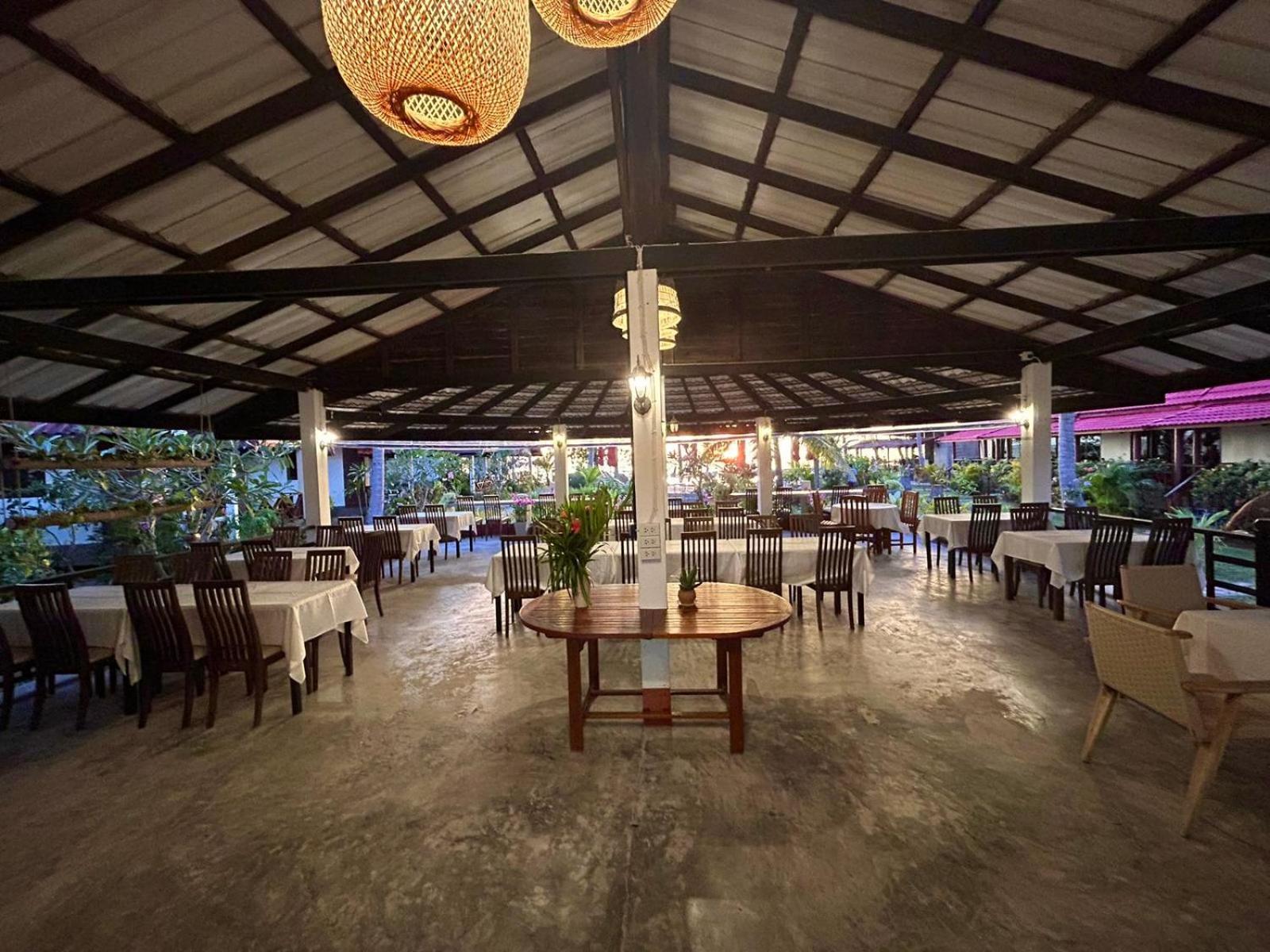 Noble House Beach Resort Ko Lanta Exterior foto